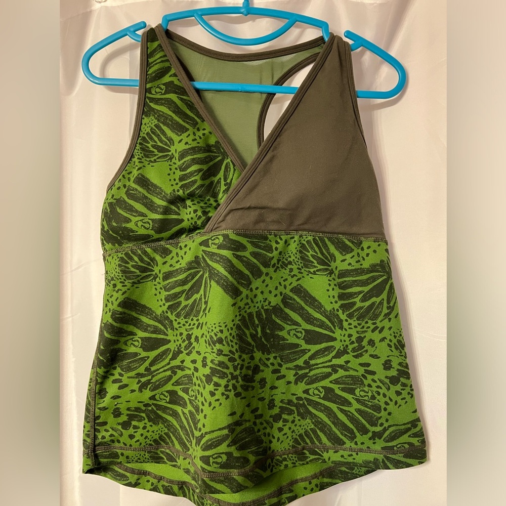 Lululemon size10 racer back. 15” across under bust & 22” back of neck - bottom.